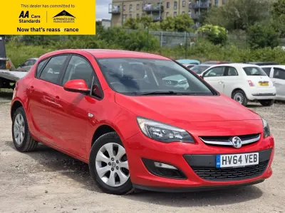 Used Vauxhall Astra Design Edition 115 HP (84 kW) 2014 Red Hatchback