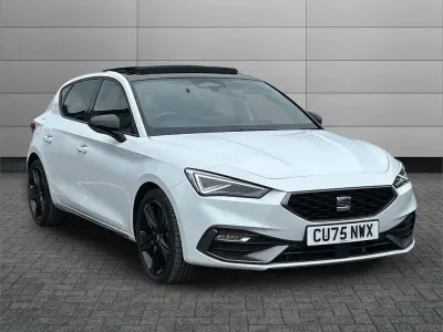 Used Seat Leon Black Edition 147 HP (108 kW) 2025 White Hatchback