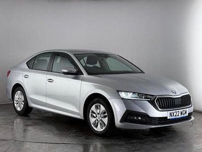 Usado Skoda Octavia SE 2022 Plateado Utilitario