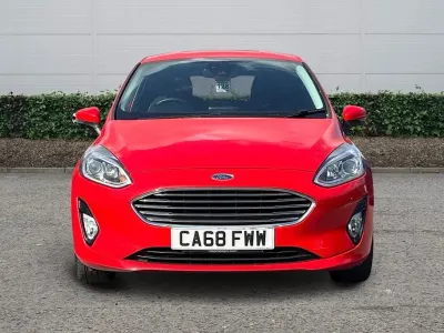 Begagnad Ford Fiesta Titanium 2018 Röd Halvkombi