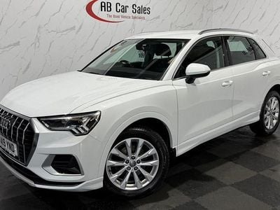 Używany Audi Q3 Sport 150 KM (110 kW) 2019 Biały SUV