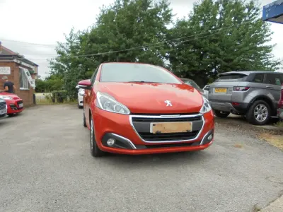 Used Peugeot 208 Allure 80 HP (58 kW) 2017 Orange Hatchback