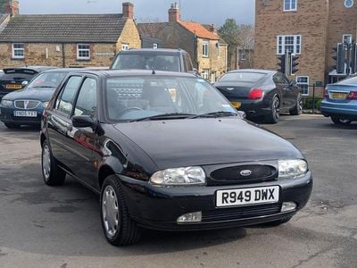 Second-hand Ford Fiesta 75 CP (55 kW) 1997 Negru Hatchback