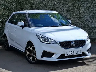 Begagnad MG MG3 Exclusive 106 HK (77 kW) 2023 Vit Halvkombi
