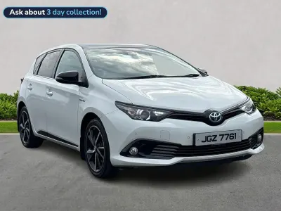 Used Toyota Auris Hybrid Design 136 HP (100 kW) 2018 White Hatchback