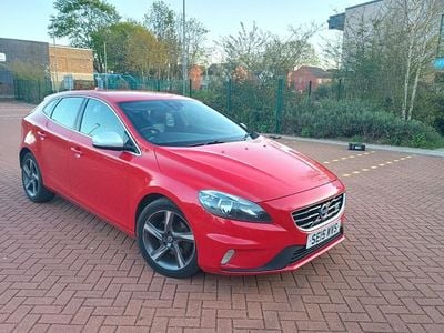 Used Volvo V40 R-Design 115 HP (84 kW) 2015 Red Hatchback