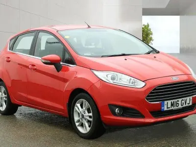 Usado Ford Fiesta Zetec 2016 Vermelho Citadino
