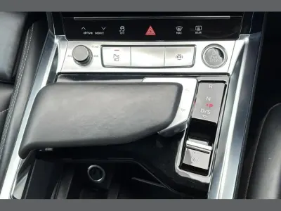 Używany Audi e-tron Black Edition 230 kW (313 KM) 2022 Biały SUV