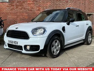 Usado Mini Cooper Classic 136 HP (100 kW) 2018 Branco Citadino