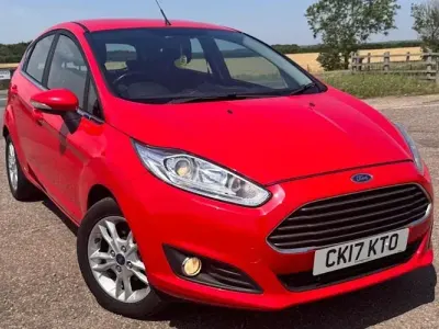 Used Ford Fiesta Zetec 101 HP (74 kW) 2017 Red Hatchback