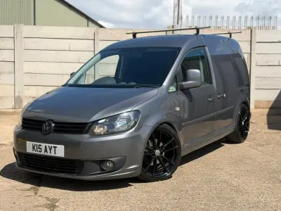 Usado VW Caddy Highline 102 CV (75 kW) 2014 Gris Monovolumen