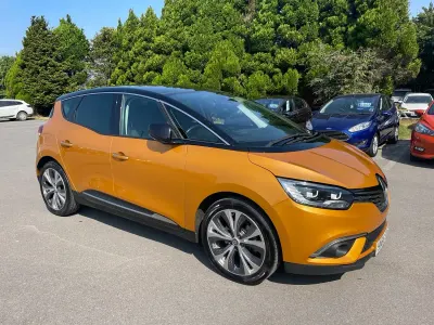 Used Renault Scénic III Dynamique 110 HP (80 kW) 2016 Yellow MPV