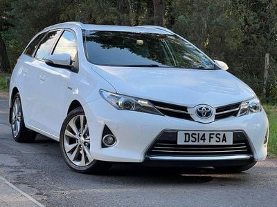 White Used 2014 Toyota Auris Hybrid Estate | £10,999 (Fair price)