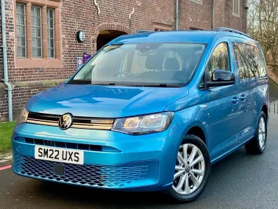 Usado VW Caddy Maxi Life 122 HP (89 kW) 2022 Azul Monovolume