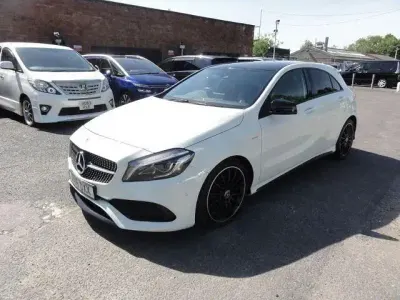 Begagnad Mercedes A180 Premium Plus 2018 Vit Halvkombi