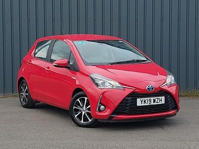 Used Toyota Yaris Hybrid 100 HP (73 kW) 2019 Red Hatchback