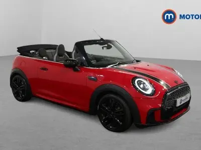 Usado Mini Cooper Cabriolet Sport 136 HP (100 kW) 2022 Vermelho Cabrios