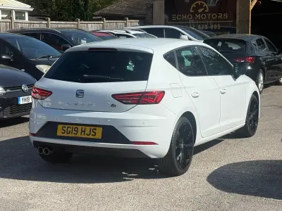 Begagnad Seat Leon Black Edition 2019 Vit Halvkombi
