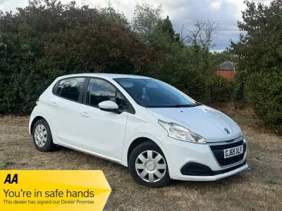 Used Peugeot 208 Access 68 HP (50 kW) 2015 White Hatchback