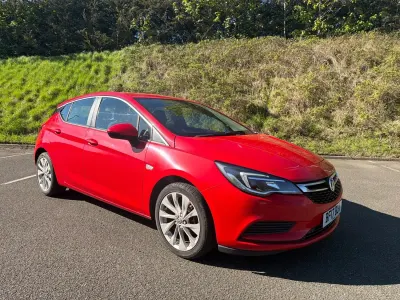 Używany Vauxhall Astra Design Edition 2017 Czerwony Hatchback