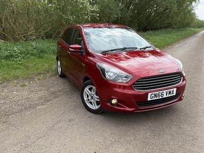 Usado Ford Ka Plus Zetec 70 HP (51 kW) 2016 Vermelho Citadino