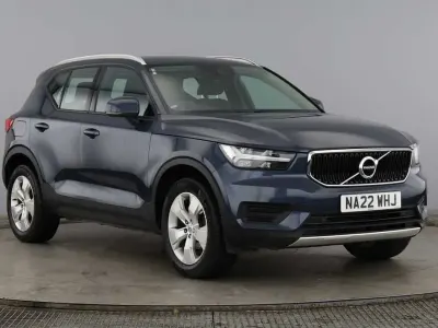Usado Volvo XC40 Momentum 161 HP (118 kW) 2022 Azul SUV