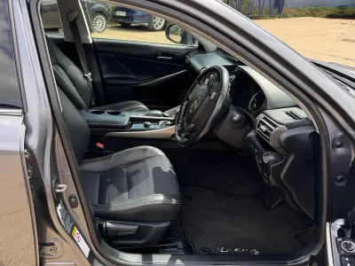 Used Lexus IS300h