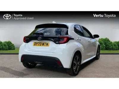 Used Toyota Yaris Hybrid Design 113 HP (83 kW) 2024 White Hatchback
