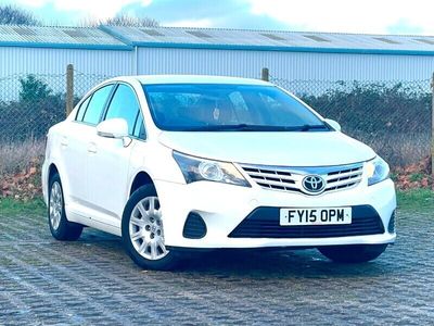 Used Toyota Avensis Active 122 HP (89 kW) 2015 White Sedan