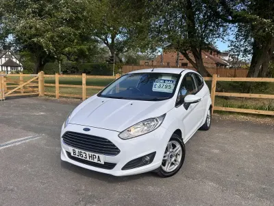 Usado Ford Fiesta Zetec 82 HP (60 kW) 2013 Branco Citadino