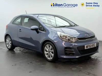 Begagnad Kia Rio 2015 Blå Halvkombi