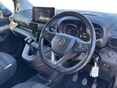 Używany Vauxhall Combo S 100 KM (73 kW) 2021 Szary Minivan
