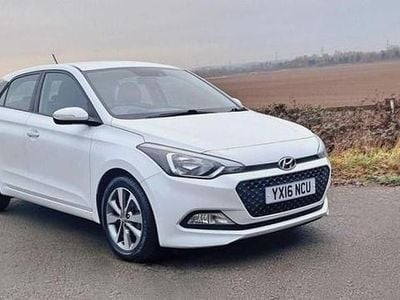 Used Hyundai i20 SE 84 HP (61 kW) 2016 White Hatchback