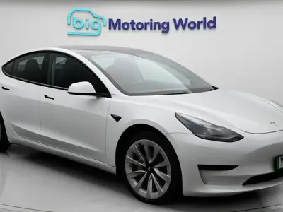 Used Tesla Model 3 Standard Range Plus 239 kW (325 HP) 2021 White Sedan