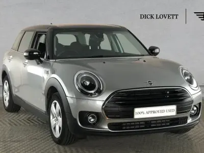 Usado Mini Cooper Clubman Classic 134 CV (98 kW) 2023 Plateado Familiar