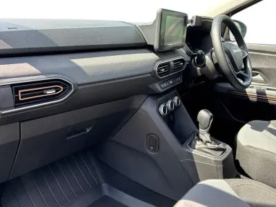 Used Dacia Jogger Extreme 138 HP (101 kW) 2024 Green MPV