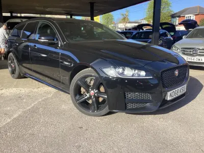 Usado Jaguar XF Sportbrake R-Sport 180 HP (132 kW) 2019 Preto Carrinha