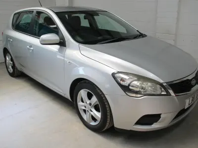 Used Kia Ceed 2011 Silver Hatchback