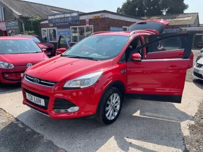 Used Ford Kuga Titanium 150 HP (110 kW) 2015 Red SUV