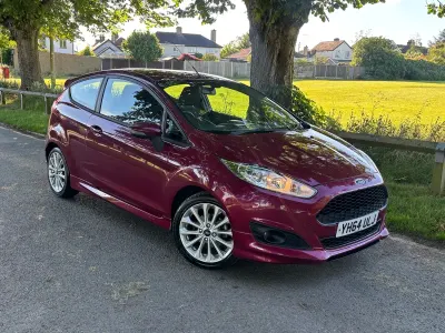 Used Ford Fiesta Zetec 125 HP (91 kW) 2014 Red Hatchback