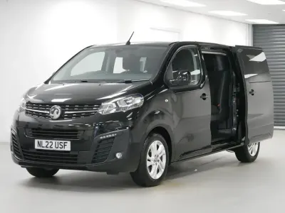 Usado Vauxhall Vivaro Elite 145 CV (106 kW) 2022 Negro Monovolumen