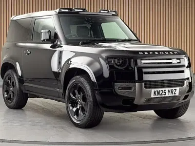 Used Land Rover Defender HSE Dynamic 250 HP (183 kW) 2025 Santorini black SUV