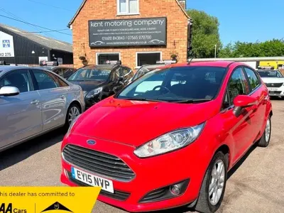 Używany Ford Fiesta Zetec 82 KM (60 kW) 2015 Czerwony Hatchback