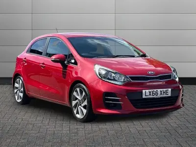 Used Kia Rio 107 HP (78 kW) 2016 Red Hatchback