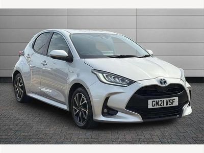 Used Toyota Yaris Hybrid Design 116 HP (85 kW) 2021 Silver Hatchback