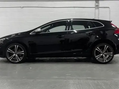 Used Volvo V40 R-Design 115 HP (84 kW) 2015 Black Hatchback