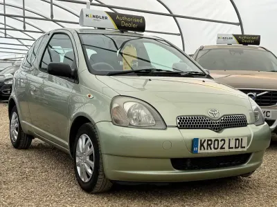 Used Toyota Yaris 68 HP (50 kW) 2002 Green Hatchback