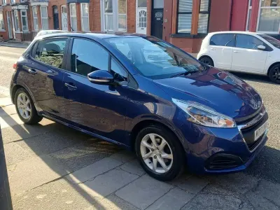 Begagnad Peugeot 208 Active 2017 Blå Halvkombi