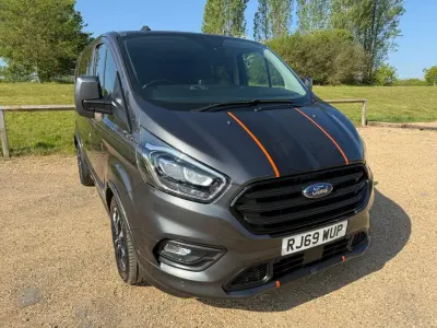Usado Ford Transit Custom Sport 185 CV (136 kW) 2019 Gris Van