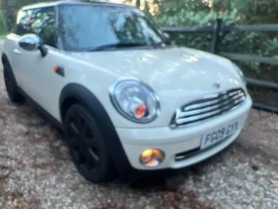 Used Mini Cooper Hatch 2009 White Hatchback